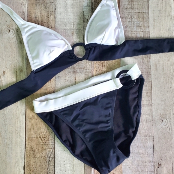 NEWPORT NEWS | Black & White Swim sz 2 - Picture 6 of 10